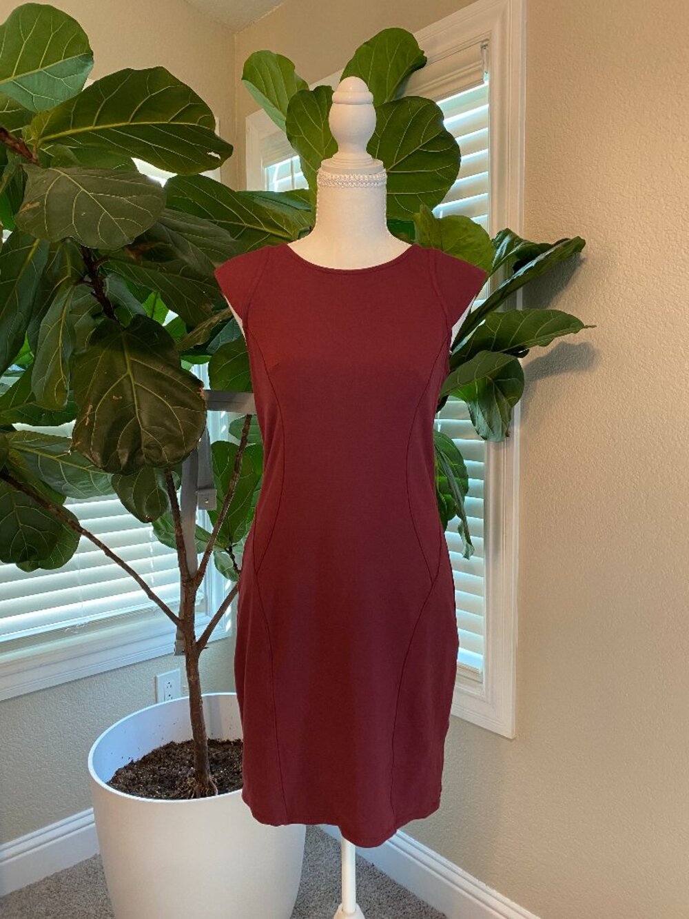 ❤️ Burgundy Bodycon Dress Size L | Sleek Fitted Silhouette | Wine Red Chic